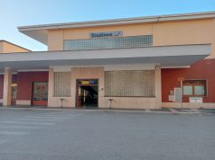 Battipaglia, lite degenera alla stazione: uomo ferito a colpi di mattone