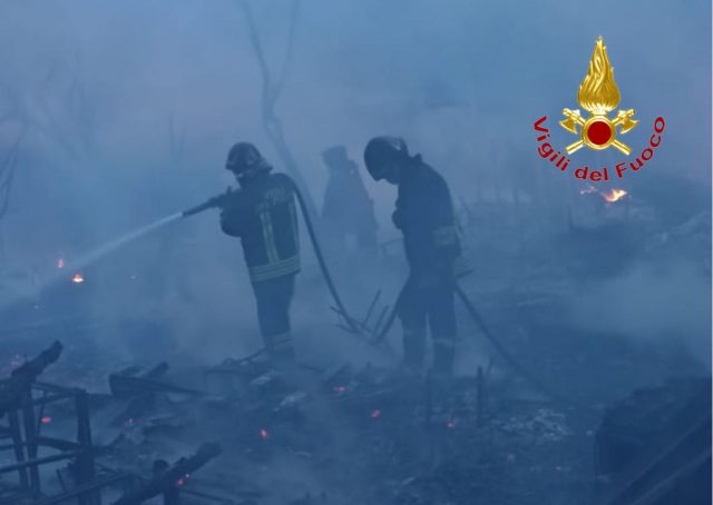 vigili del fuoco incendio (1)