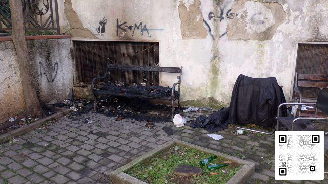 battipaglia bivacco in fiamme