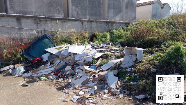 battipaglia cimitero spazzatura
