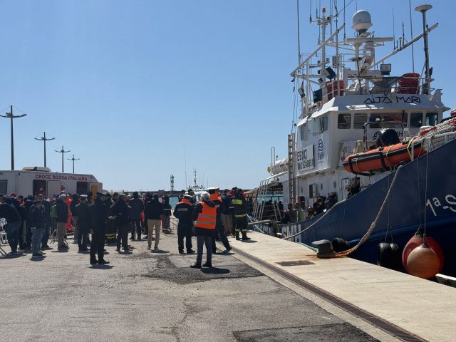 sbarco salerno 7 aprile 2025