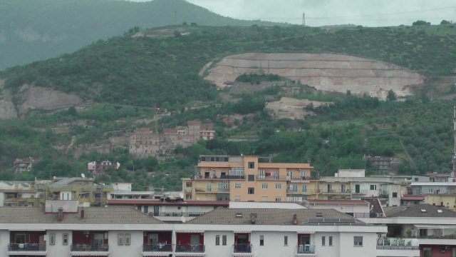 Battipaglia, le cave che mangiano la collina