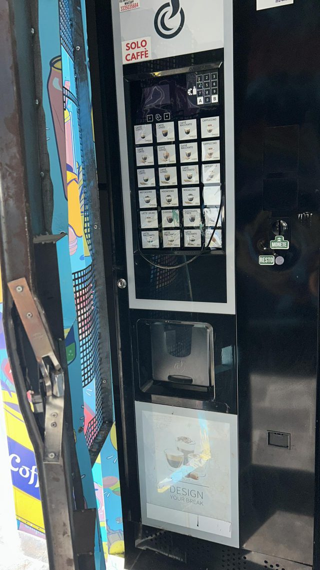 distributore sfasciato belvedere