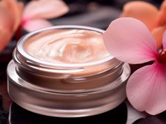 Farmacie online a dicembre: offerte e codici per regali di benessere