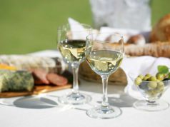 Vino bianco, storia e segreti di una bevanda simbolo di freschezza e gusto sopraffino