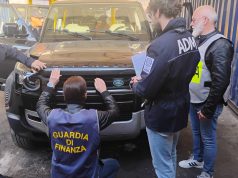 Salerno, blitz al porto: sequestrate 10 auto rubate