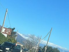 Eboli, palo caduto per strada