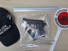 Eboli, rissa tra giovani: pistola nascosta per strada