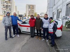 Solidarietà, a Napoli supereroi in divisa per aiutare le famiglie in difficoltà