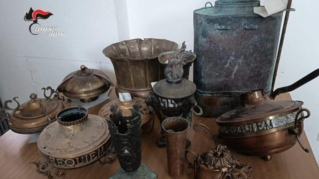 refurtiva cimitero capaccio