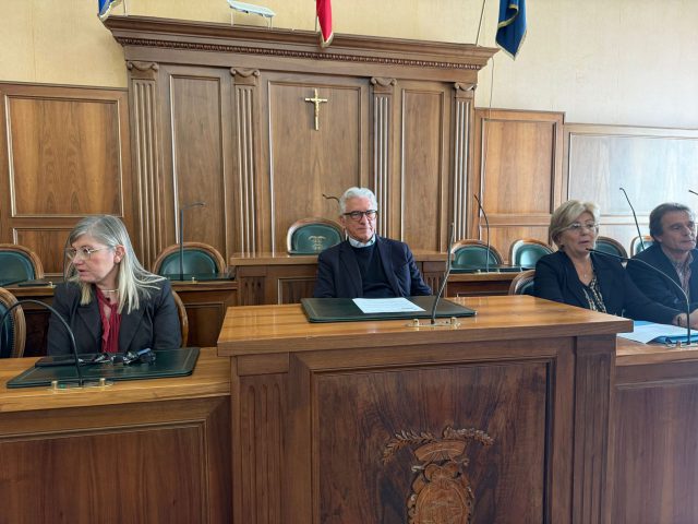 sindaco di salerno dimesso