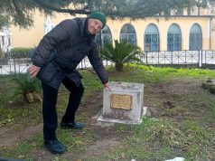 Eboli, divelta l’opera in bronzo dedicata a Calò