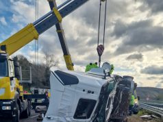 Campagna, Tir ribaltato in autostrada