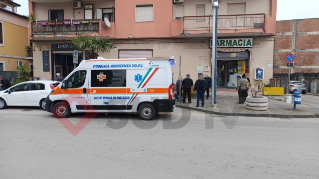 Battipaglia anziano cade