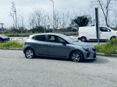 Battipaglia, auto con gli pneumatici forati