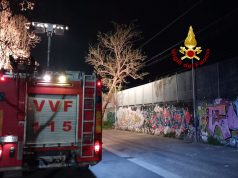 Salerno, albero cade su cavi elettrici metro: rimosso da Vvf