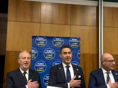 Salerno, sala gremita per il generale Vannacci