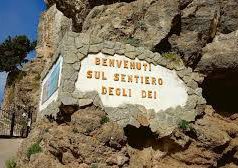 Sentiero degli Dei, turista infortunata: soccorsa dal Cnsas