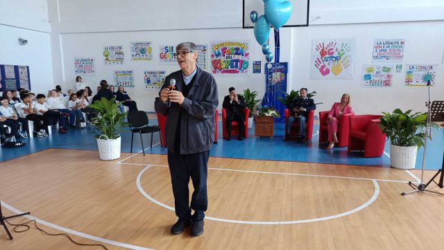 Battipaglia, la forza del rispetto, don Patriciello