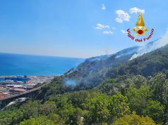 Salerno, Monte San Liberatore in fiamme