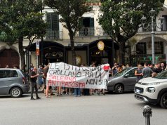 Falvella, tensioni in piazza tra saluto romano e cori