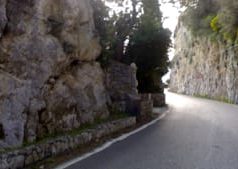 Costiera Amalfitana, sospesa ordinanza che imponeva stop a bus turistici
