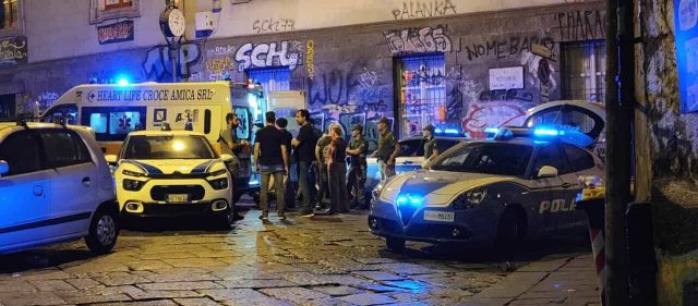 Polizia in centro napoli