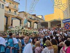 L’abbraccio di Battipaglia a Santa Maria della Speranza: processione di fede e commozione