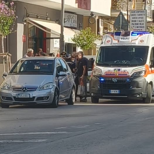 DONNA INVESTITA EBOLI 22SETTEMBRE