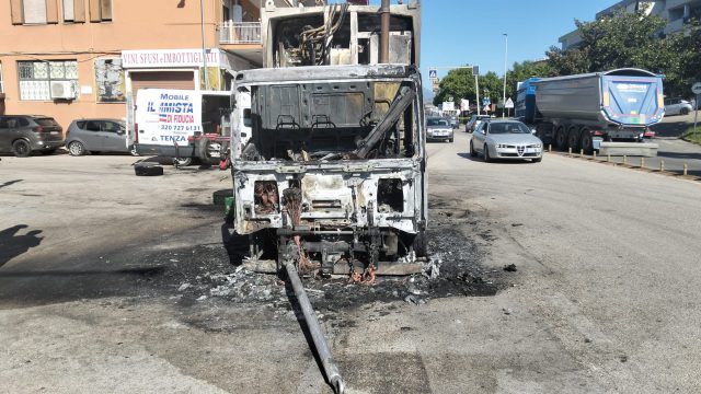 incendio camion statale18