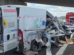 Eboli, incidente in A2: il conducente di un furgone ferito gravemente