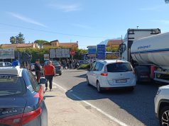 Eboli, caro carburanti: la protesta dei tir non si ferma