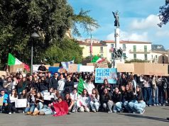 Eboli, studenti di nuovo in piazza dopo lo stop al presidio