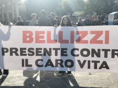 Bellizzi, commercianti e cittadini in strada