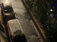 Eboli, auto e furgone distrutti dalle fiamme