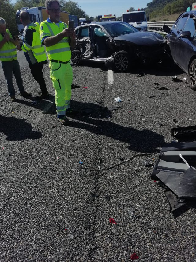 incidente campagna a2 sette feriti