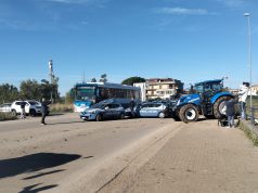 Battipaglia, trattori in corteo: continua la protesta degli agricoltori